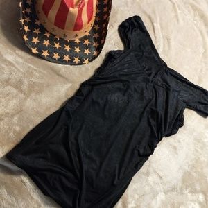 GUESS | Off or On the shoulder